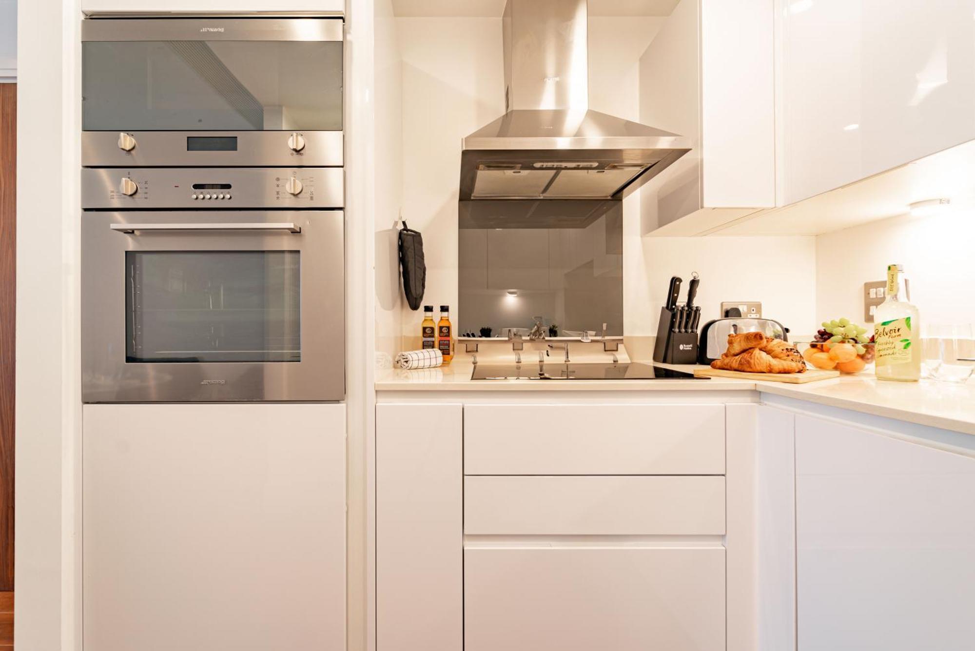 Stylish And Comfortable Canary Wharf Perfect For Long Лондон